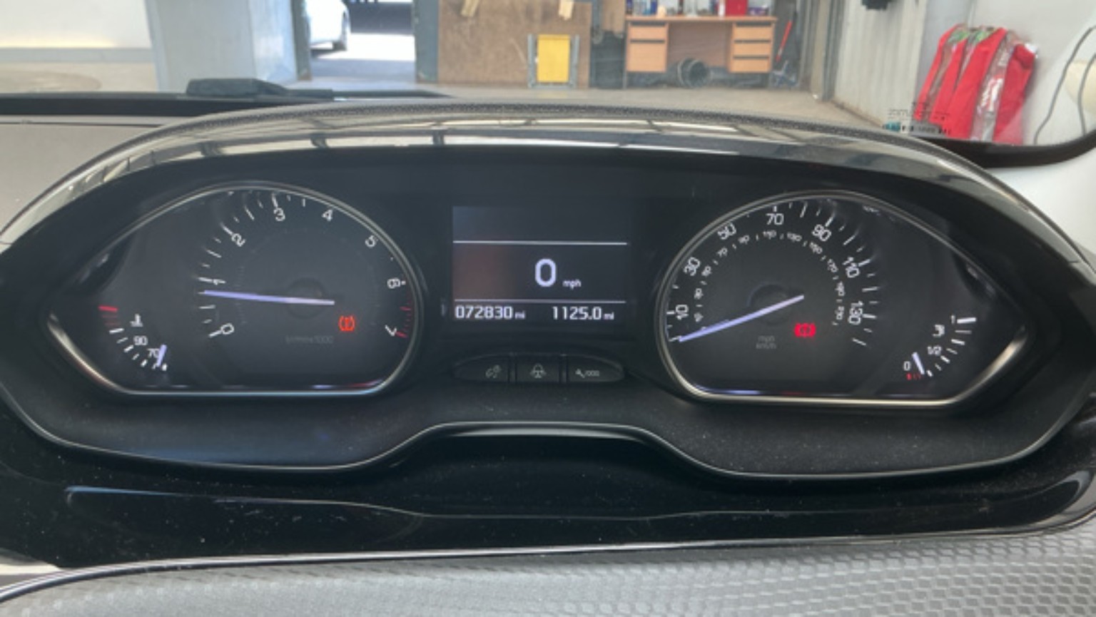2017 Peugeot 2008 1.2 photo 10