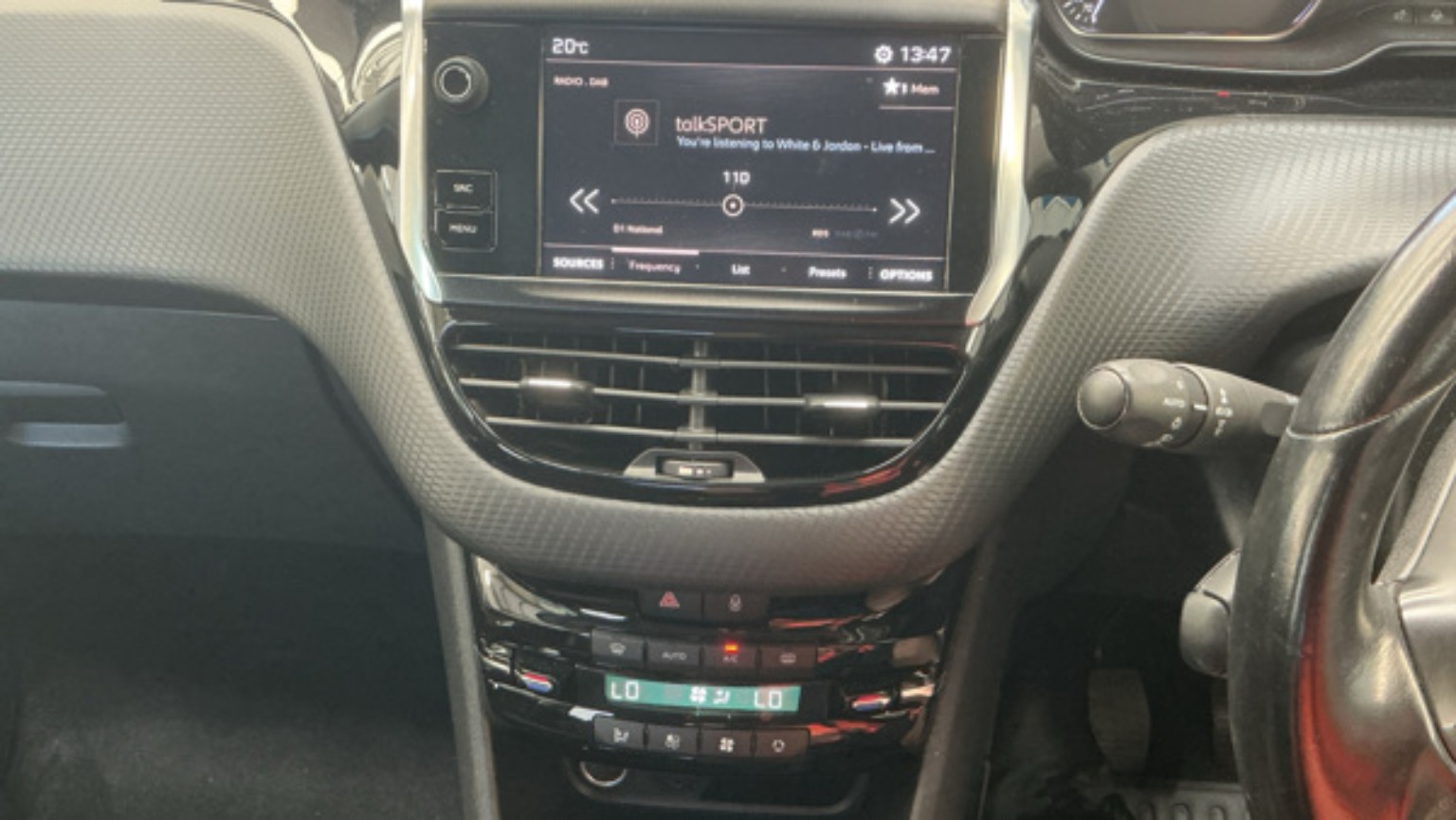 2017 Peugeot 2008 1.2 photo 11